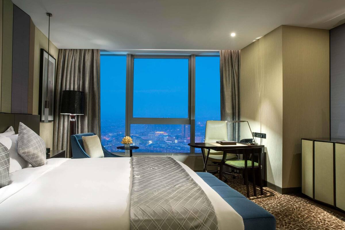luxury room, 1 king bed, club lounge access, city view | 1 bedroom, premium bedding, minibar, in-room safe