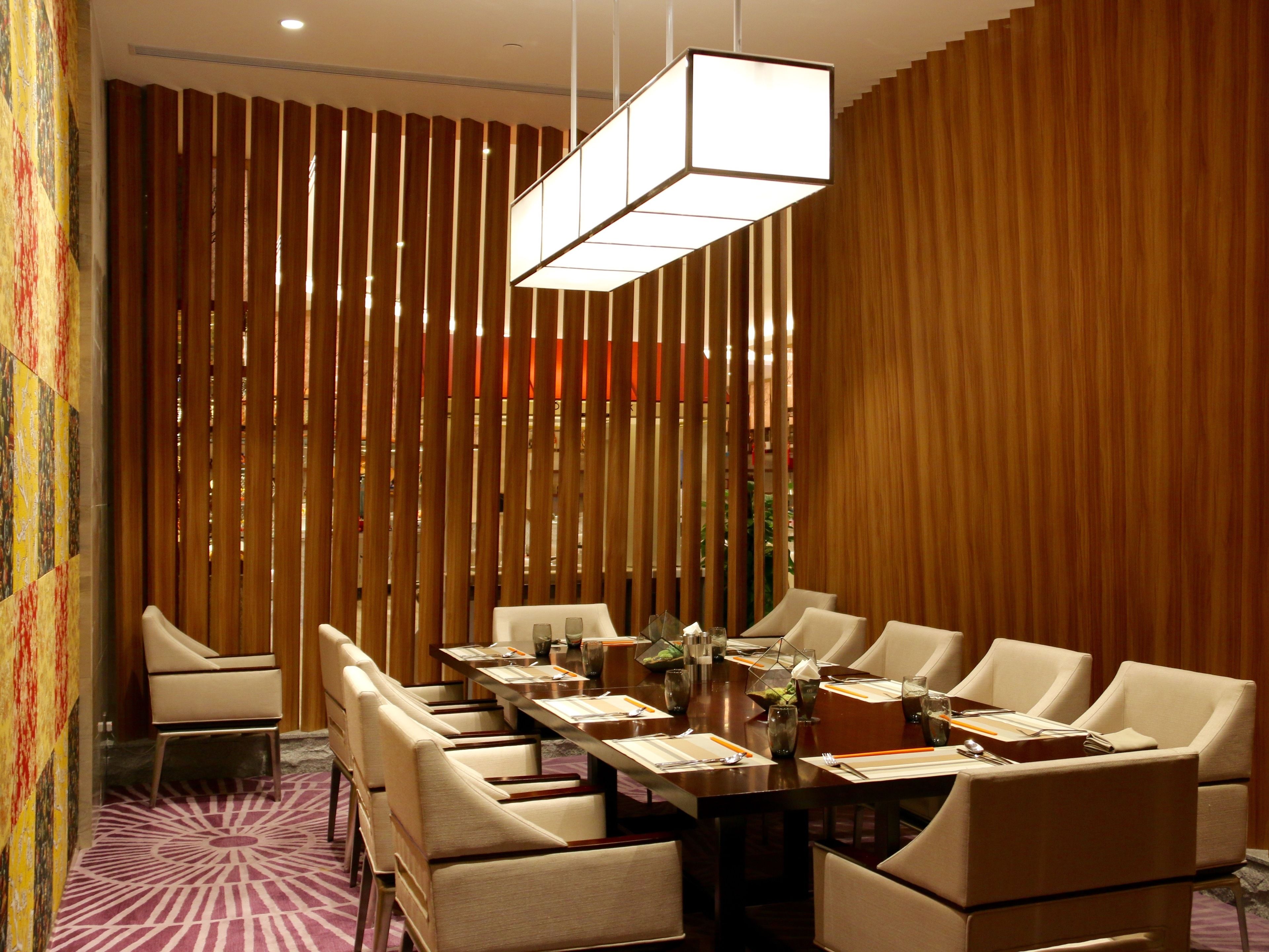 2 restaurants, breakfast, lunch, dinner served; international cuisine