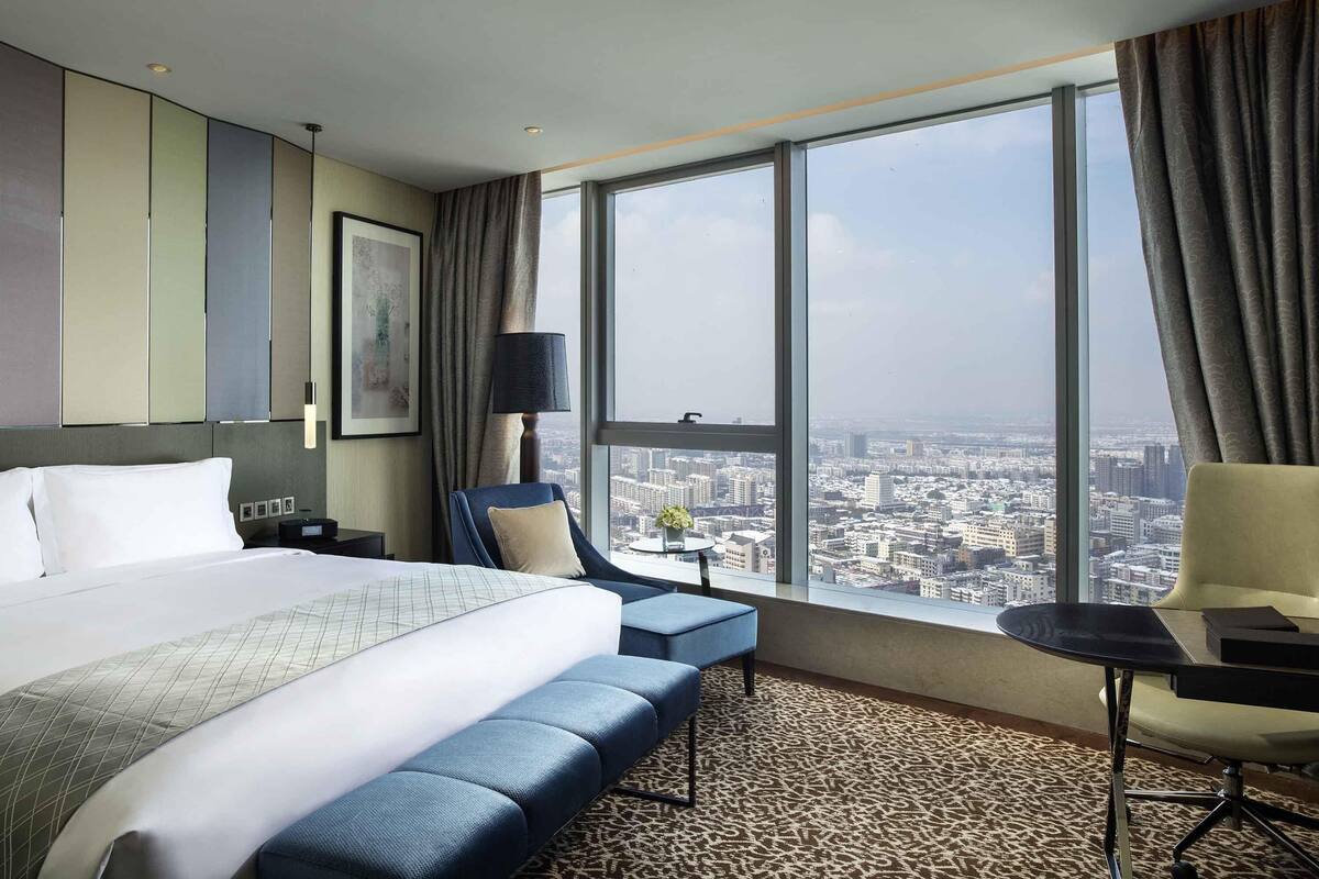 1 phòng ngủ, bộ đồ giường cao cấp, minibar, két bảo mật tại phòng