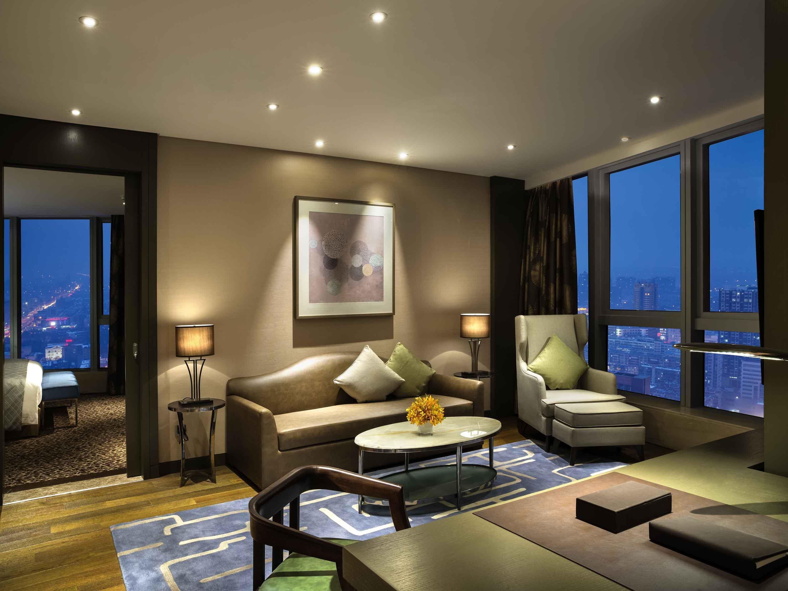 Junior Suite, 1 King Bed, Club lounge access