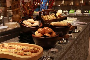Desayuno buffet todos los días (con cargo) 