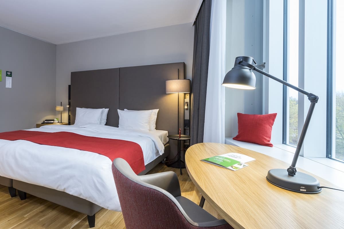 Standardzimmer, 1 King-Bett und Schlafsofa | Allergikerbettwaren, Zimmersafe, Schreibtisch, Verdunkelungsvorhänge