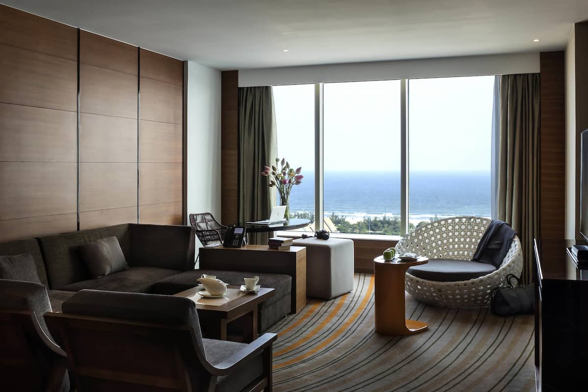 Phòng Suite, quyền sử dụng Club Lounge | 1 phòng ngủ, bộ đồ giường cao cấp, minibar, két bảo mật tại phòng 