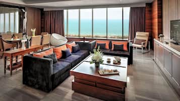 Exclusive Suite, 2 Bedrooms, Club Lounge Access | 1 bedroom, premium bedding, minibar, in-room safe