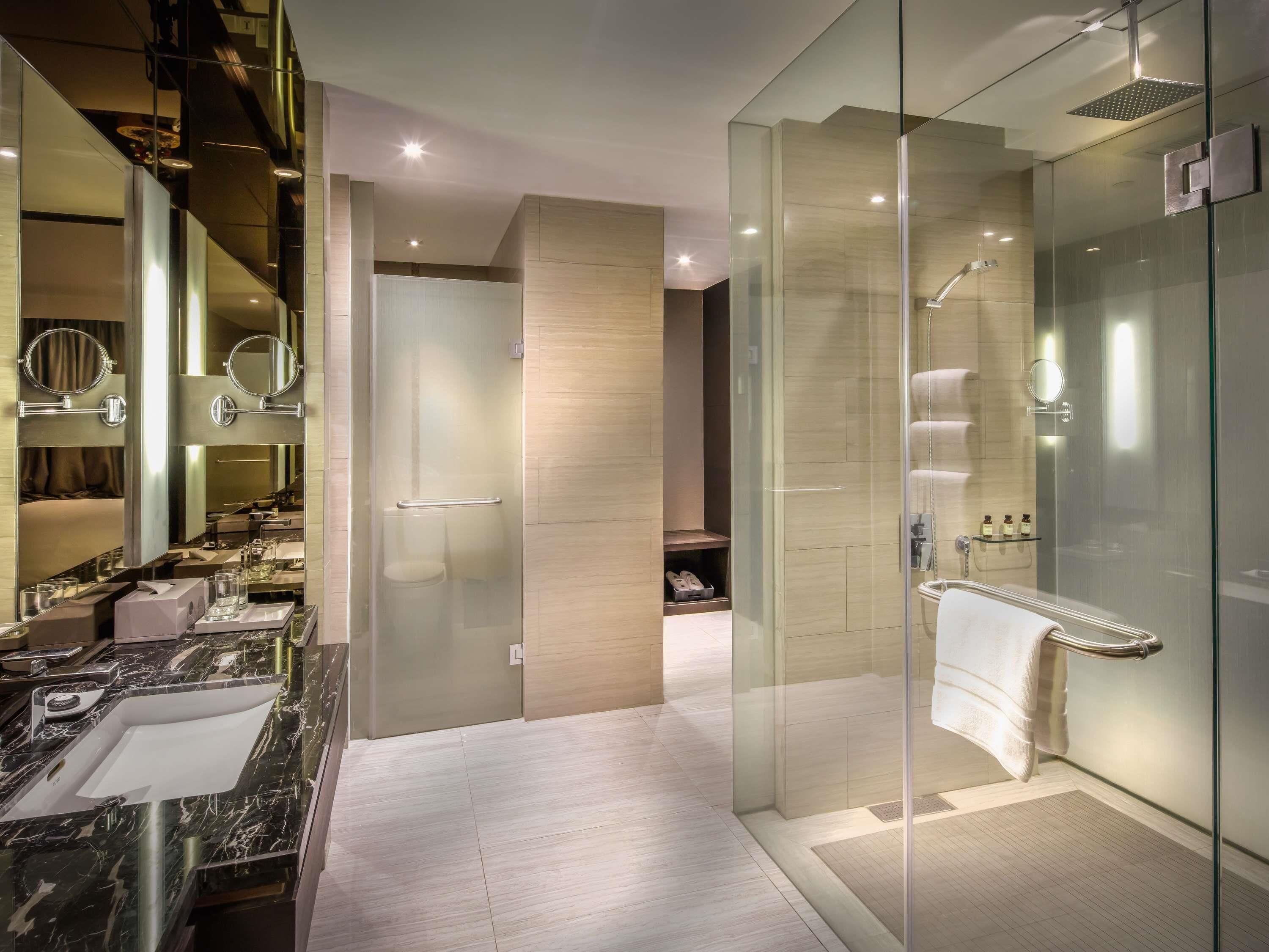 1 bedroom, premium bedding, minibar, in-room safe