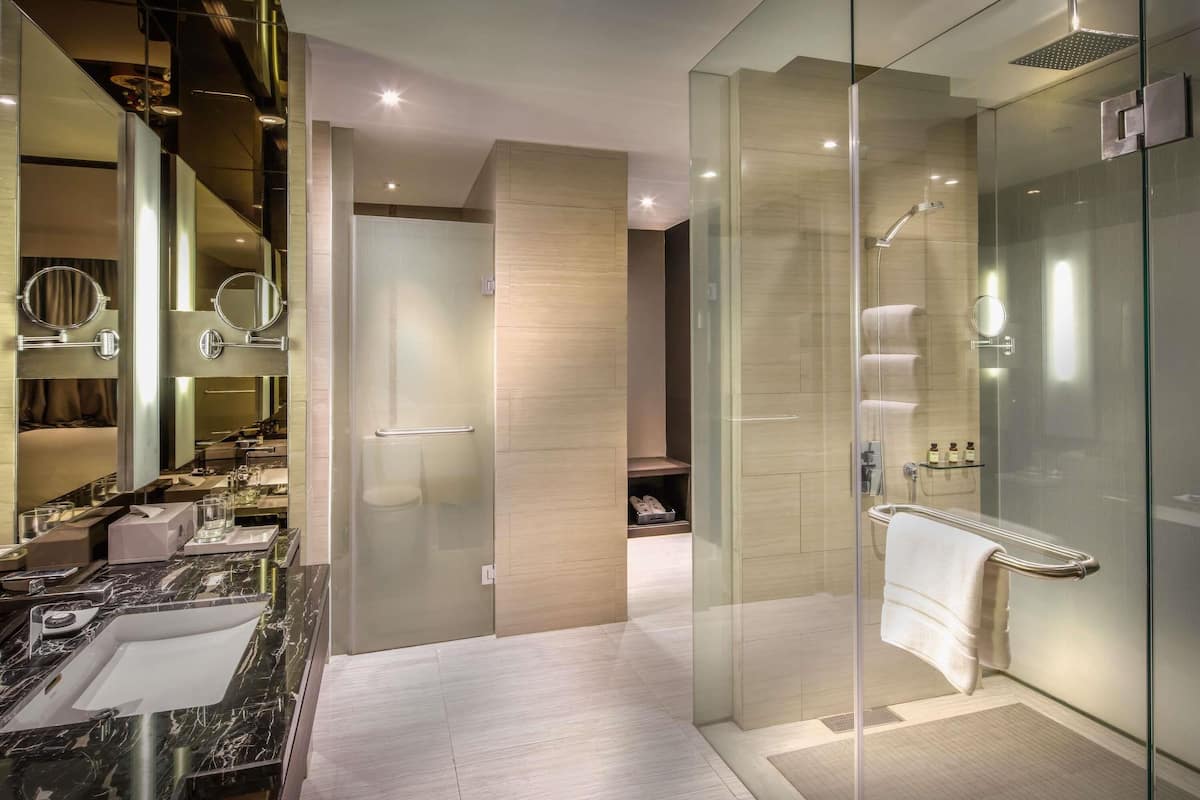 1 bedroom, premium bedding, minibar, in-room safe