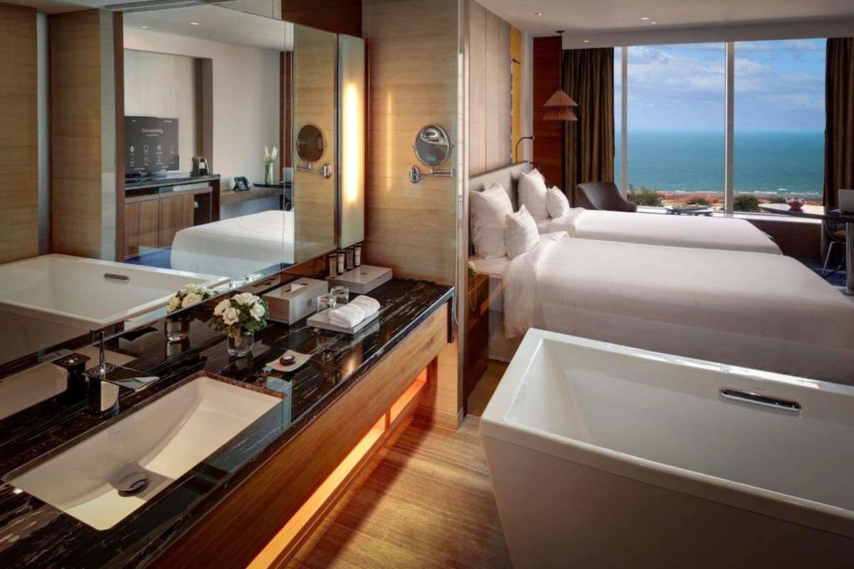 Executive Room, 2 Twin Beds, Club Lounge Access | 1 bedroom, premium bedding, minibar, in-room safe
