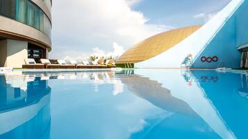 Outdoor pool, sun loungers, lifeguards on site