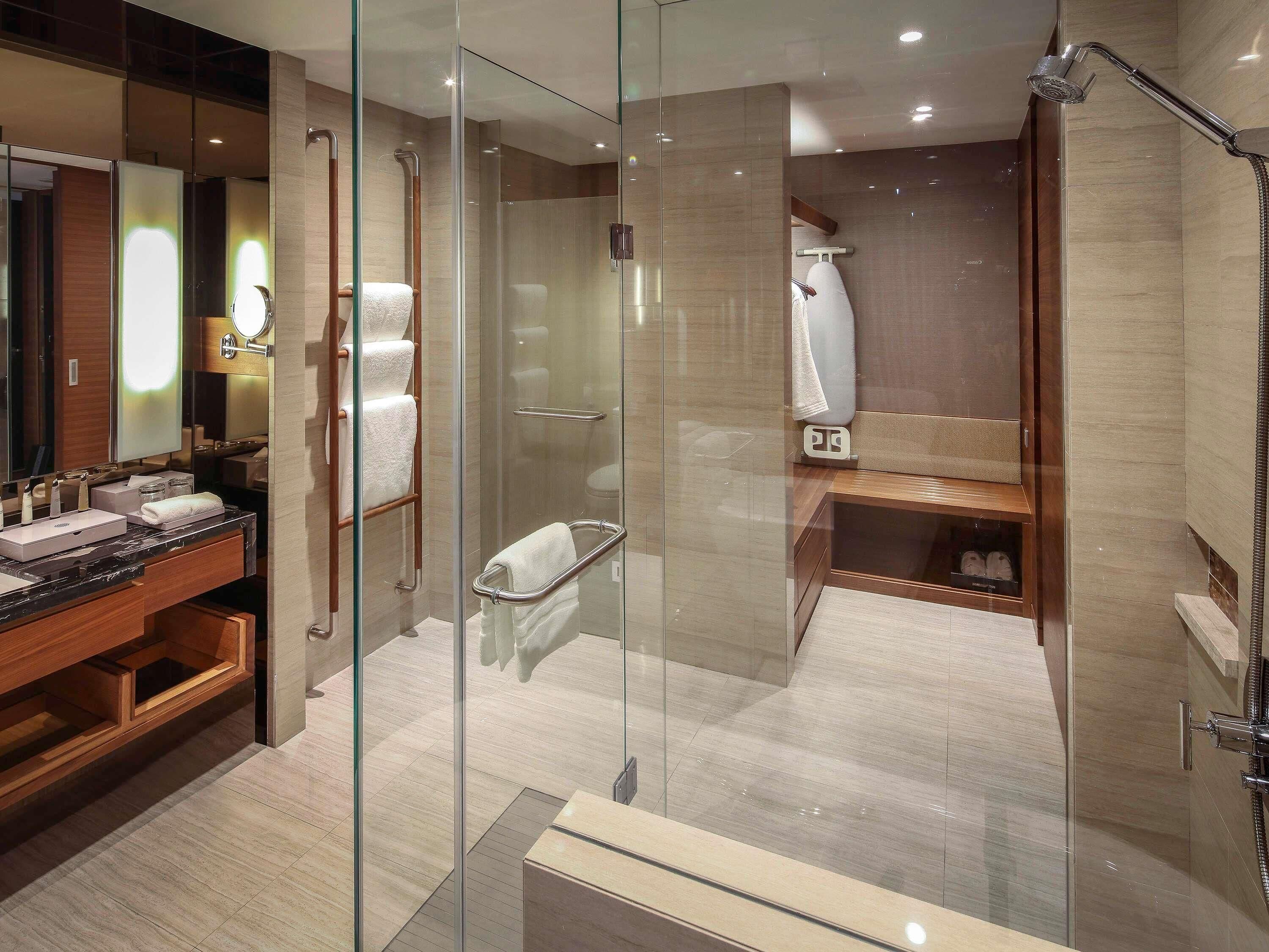 1 bedroom, premium bedding, minibar, in-room safe