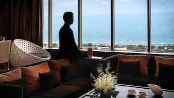 ห้องเอ็กซ์คลูซีฟสวีท, 2 ห้องนอน, ใช้คลับเลานจ์ได้ | 1 ห้องนอน, เครื่องนอนระดับพรีเมียม, มินิบาร์, ตู้นิรภัยในห้องพัก