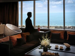 Exclusive Suite, 2 Bedrooms, Club Lounge Access | 1 bedroom, premium bedding, minibar, in-room safe