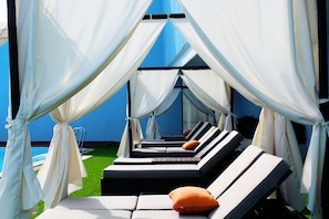Outdoor pool, sun loungers, lifeguards on site