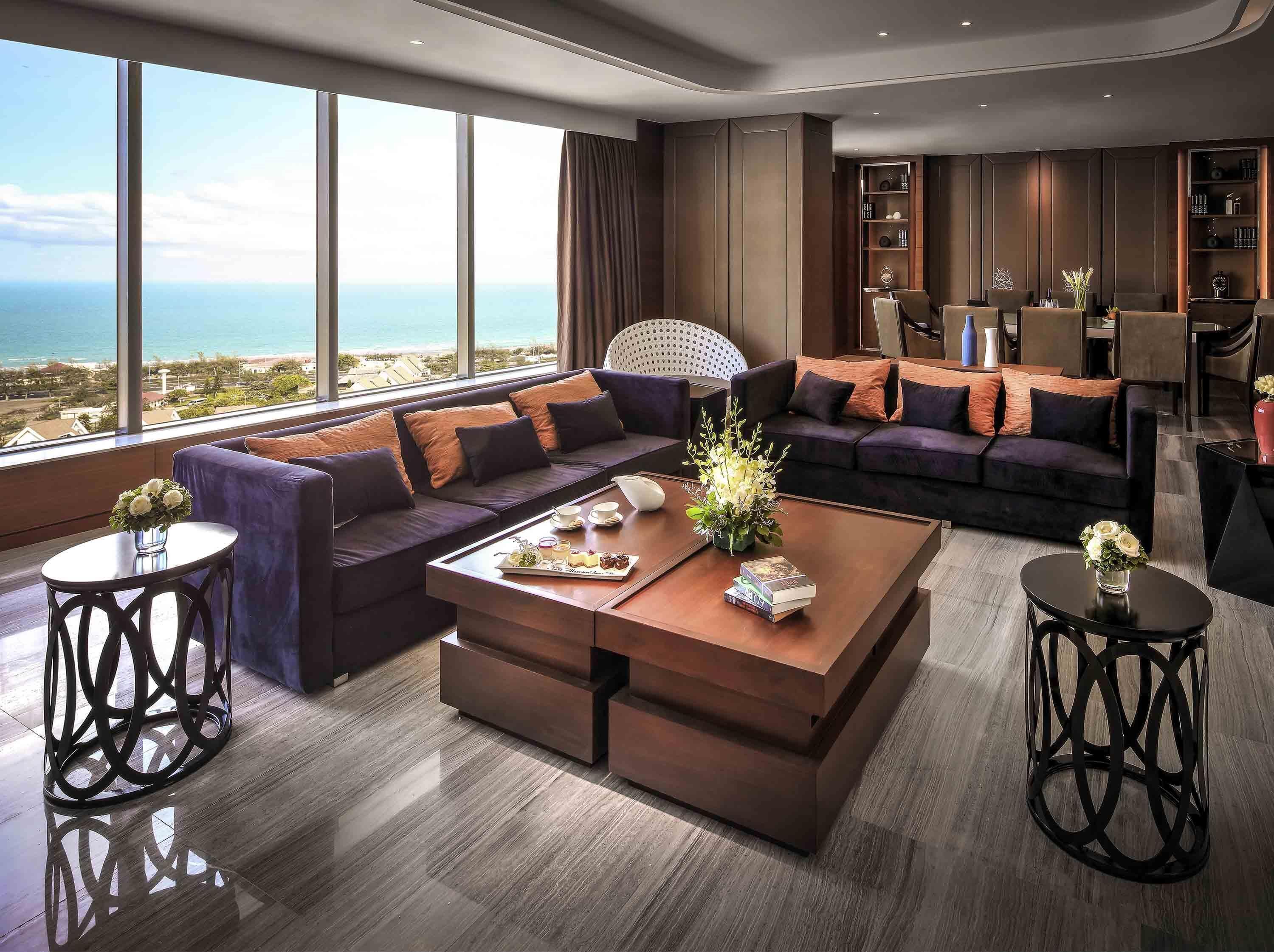 Presidential Suite, 2 Bedrooms, Club Lounge Access | 1 bedroom, premium bedding, minibar, in-room safe
