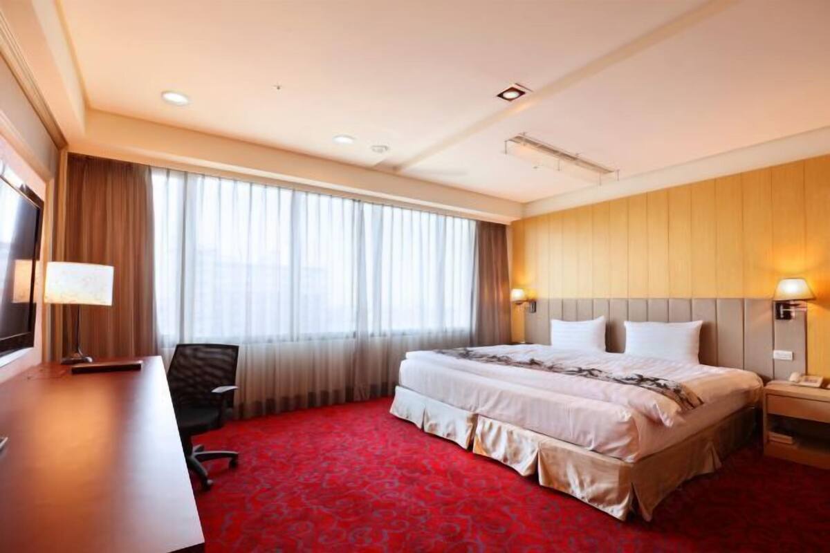In-room safe, desk, laptop workspace, blackout curtains