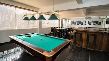 2 bar/lounge, bar a bordo piscina