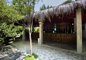 2 间酒吧/酒廊、池畔酒吧