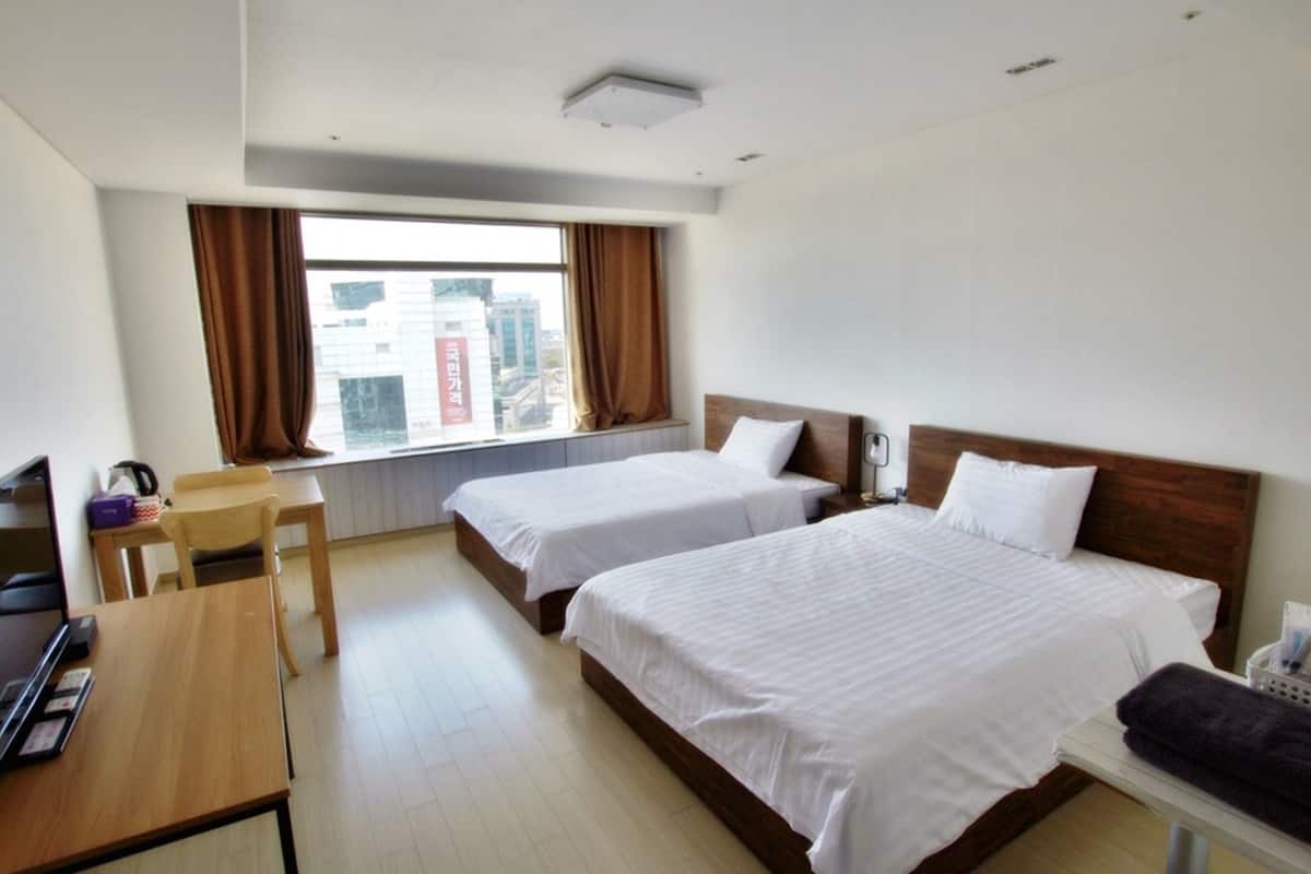 Standard Twin Room, 2 Queen Beds | Premium bedding, pillowtop beds, desk, blackout drapes