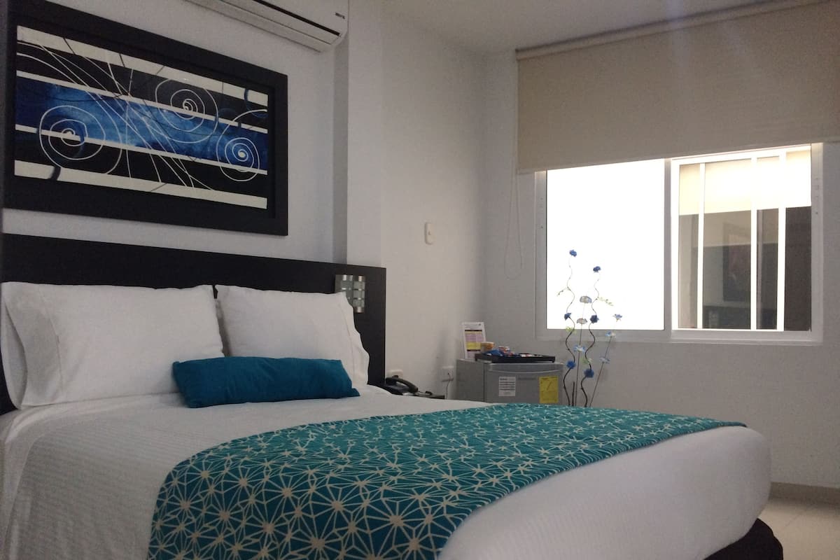 Quarto triplo | Escrivaninha, Wi-Fi de cortesia, roupa de cama