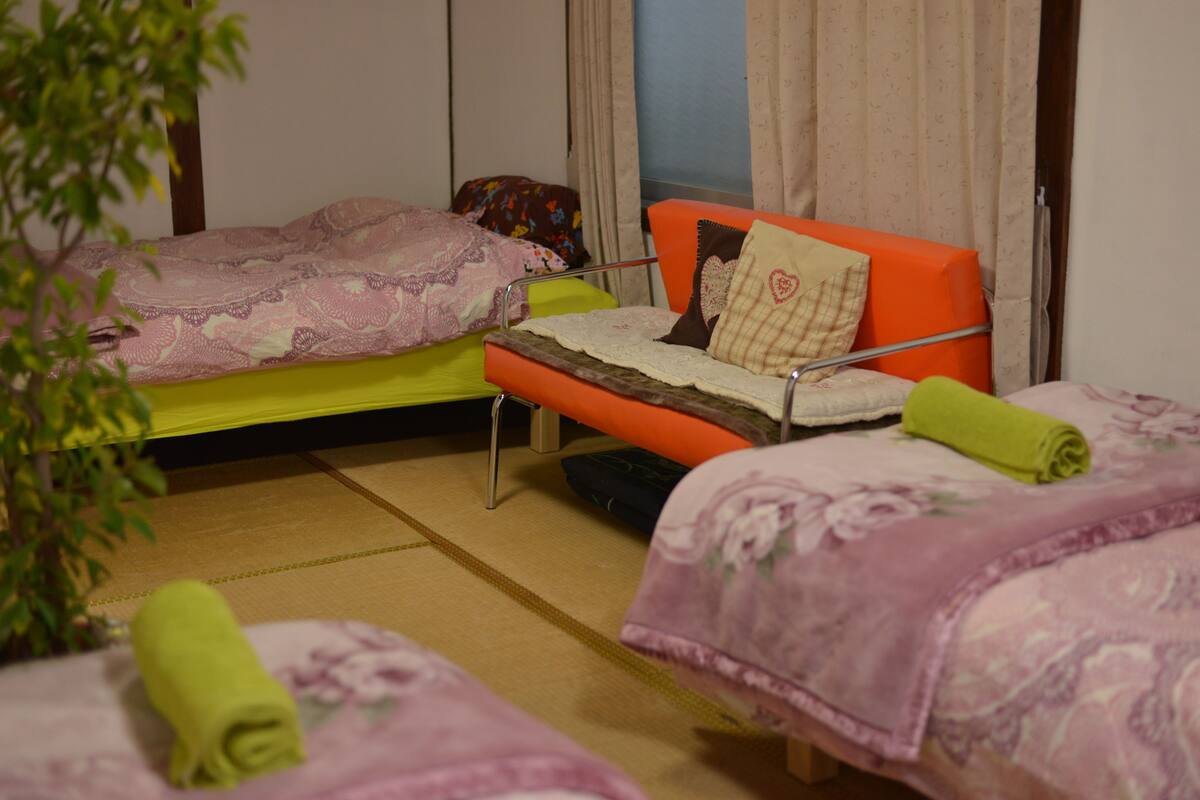 In-room safe, desk, free WiFi