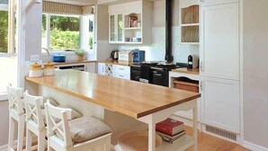 Premium Cottage | Private kitchen | Espresso maker, fridge, microwave, stovetop - Coonara Cottage - Olinda (Olinda)