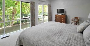 3 bedrooms, Egyptian cotton sheets, premium bedding, pillowtop beds - Coonara Cottage - Olinda (Olinda)