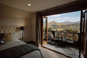 Habitación, vistas al lago | Ropa de cama de alta calidad y minibar con artículos gratuitos