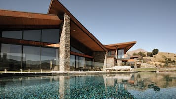 Retreat, Lake view