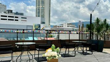 Daily local cuisine breakfast (MYR 25 per person)