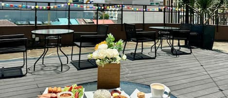 Petit déjeuner composé de spécialités régionales (25 MYR par personne)