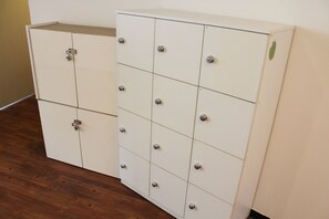 Habitación triple | Zona de estar