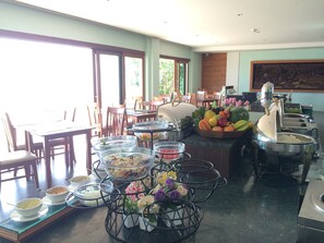 Daily buffet breakfast (THB 200 per person)