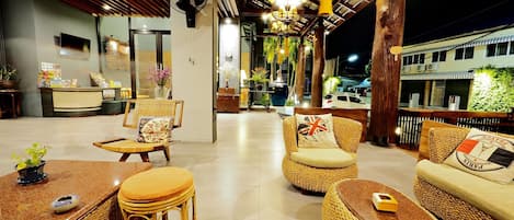 Coin salon dans le hall