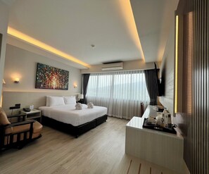 Prestige Room With Bathtub | In-room safe, desk, laptop workspace, free WiFi - Le Naview @Prasingh (Chiang Mai)