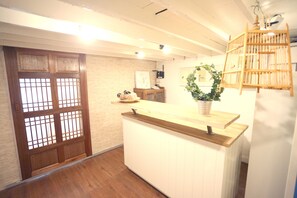 Reception - Blue Jasmine Hostel (Bangkok)