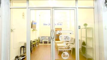 Área de estar no saguão