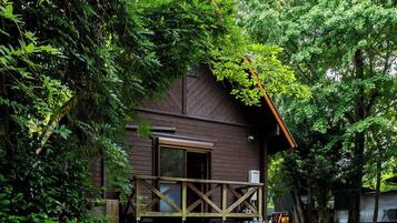 Lodge, Twin Room with river view | Free WiFi, bed sheets