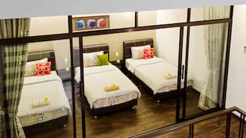 Premium bedding, desk, iron/ironing board, free WiFi