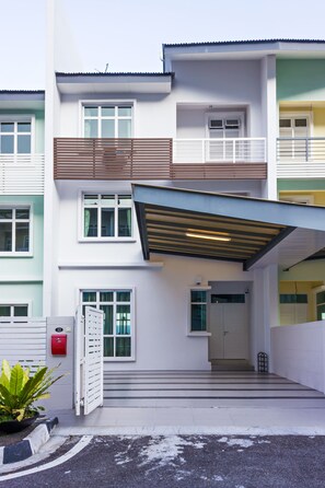 Front of property - Shamrock Beach Villas 12 (George Town)