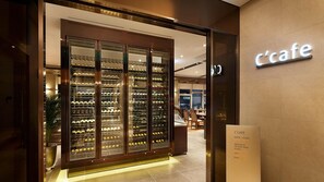 Breakfast and lunch served