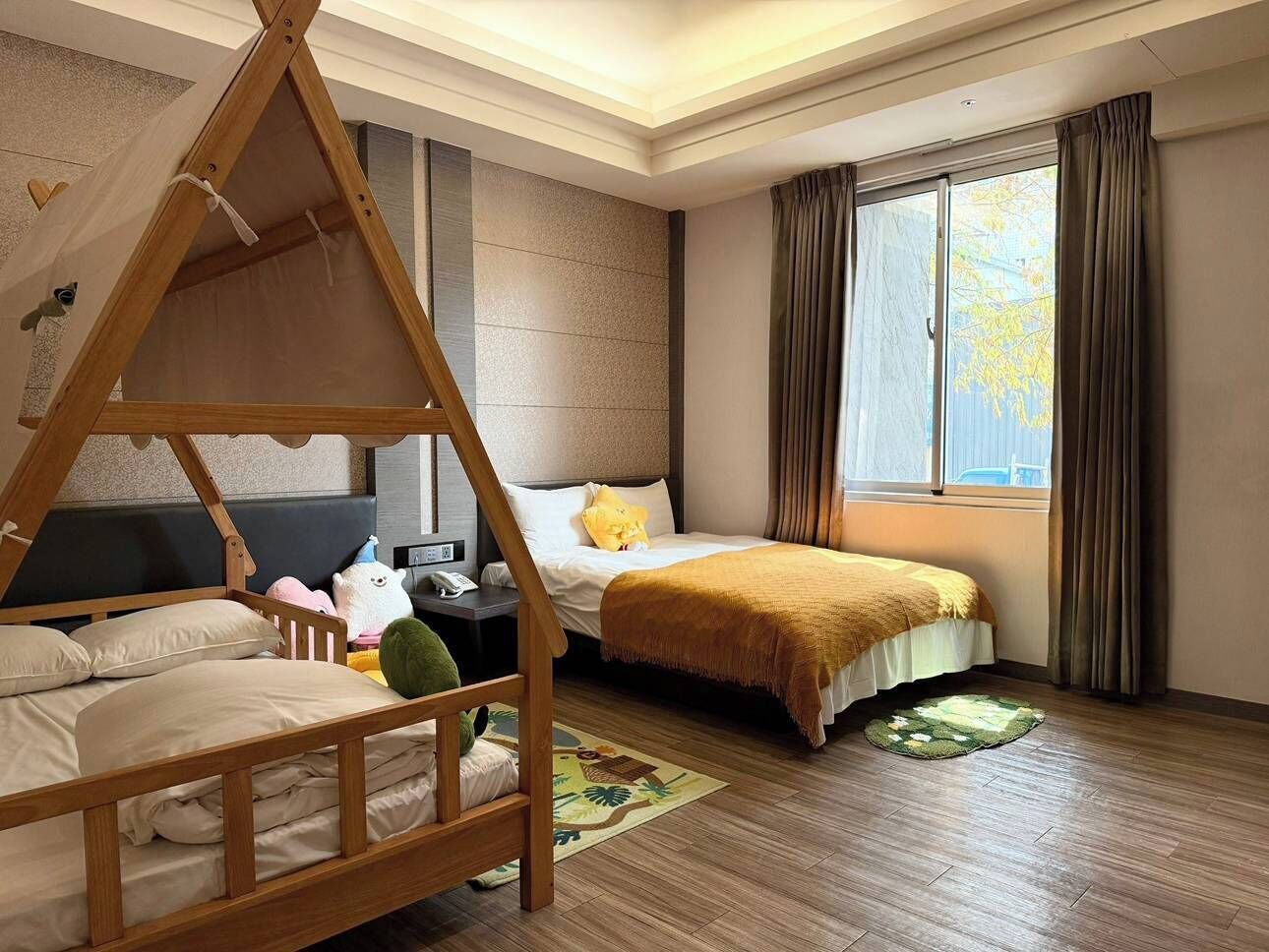 Family Double Room | Down comforters, desk, blackout drapes, soundproofing