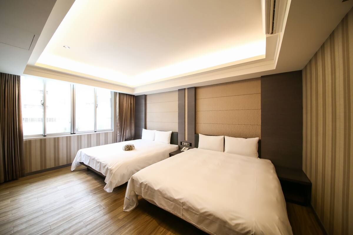 Deluxe Quadruple Room | Down comforters, desk, blackout drapes, soundproofing