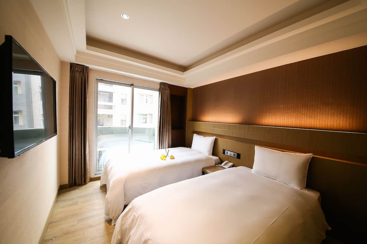 Standard Twin Room | Down comforters, desk, blackout drapes, soundproofing