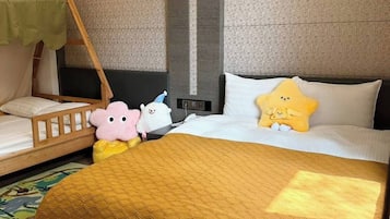 Family Double Room | Down comforters, desk, blackout drapes, soundproofing