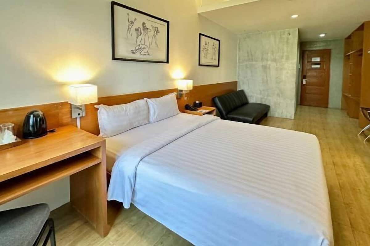 Desk, free WiFi, bed sheets