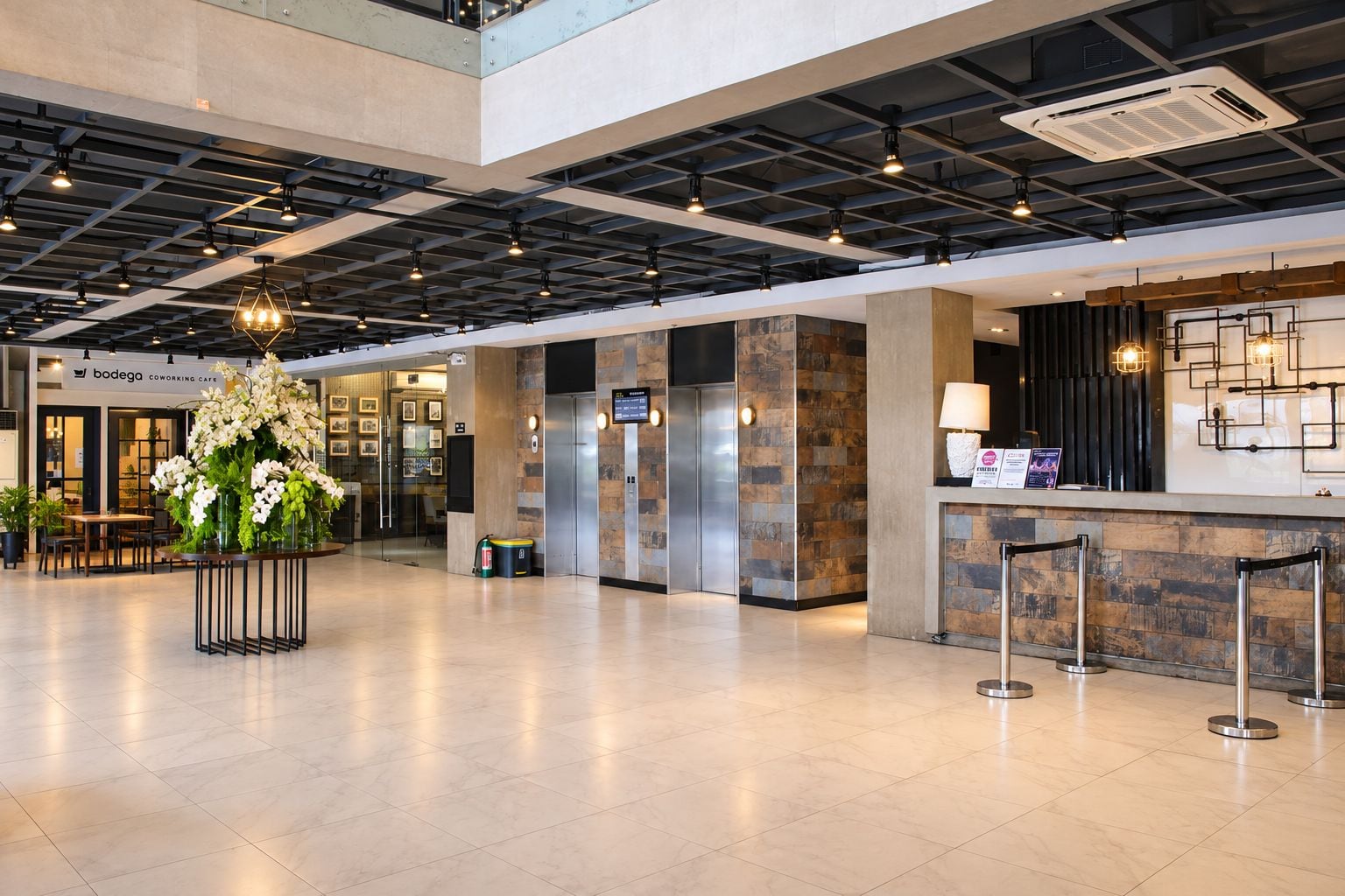 Photo - Big Hotel