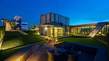 Outdoor pool, open 7:00 AM to 9:00 PM, free cabanas, sun loungers