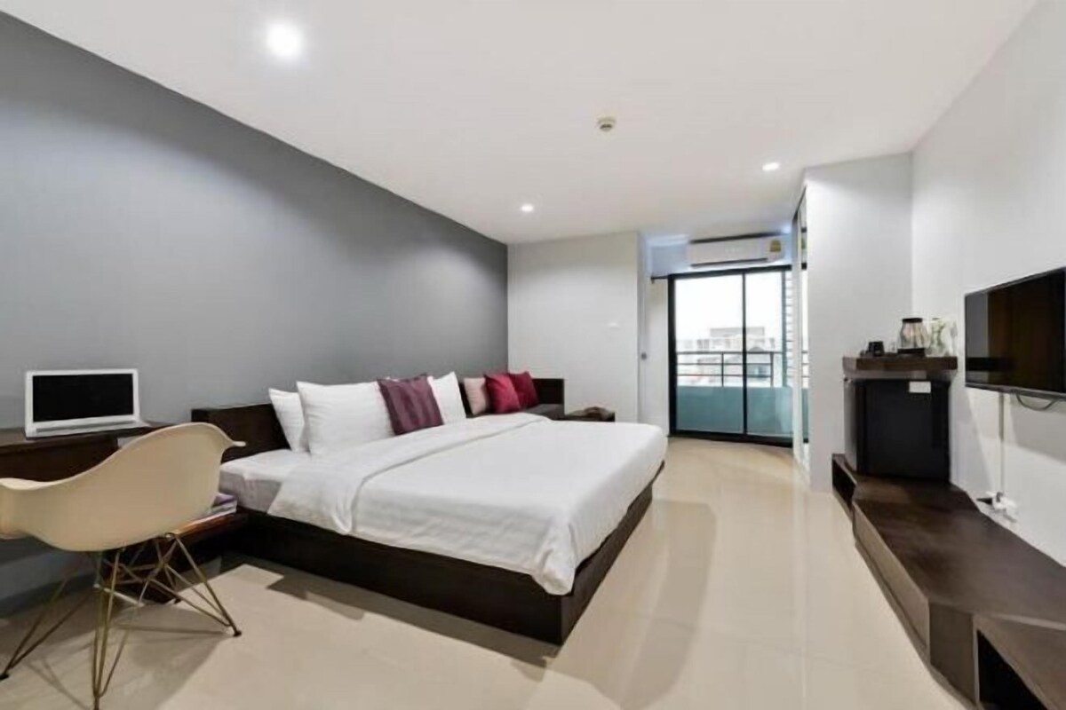 In-room safe, desk, blackout drapes, WiFi (free)