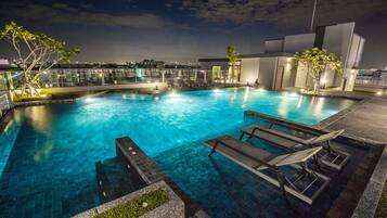 Hồ bơi ngoài trời, mở cửa từ 7:00 đến 21:00, lều miễn phí