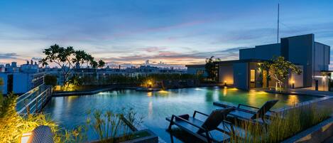 Outdoor pool, open 7:00 AM to 9:00 PM, free cabanas, sun loungers