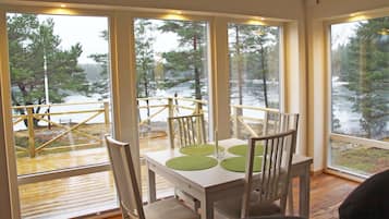 Grand Cabin, Lake View (Sauna) | Living area | TV